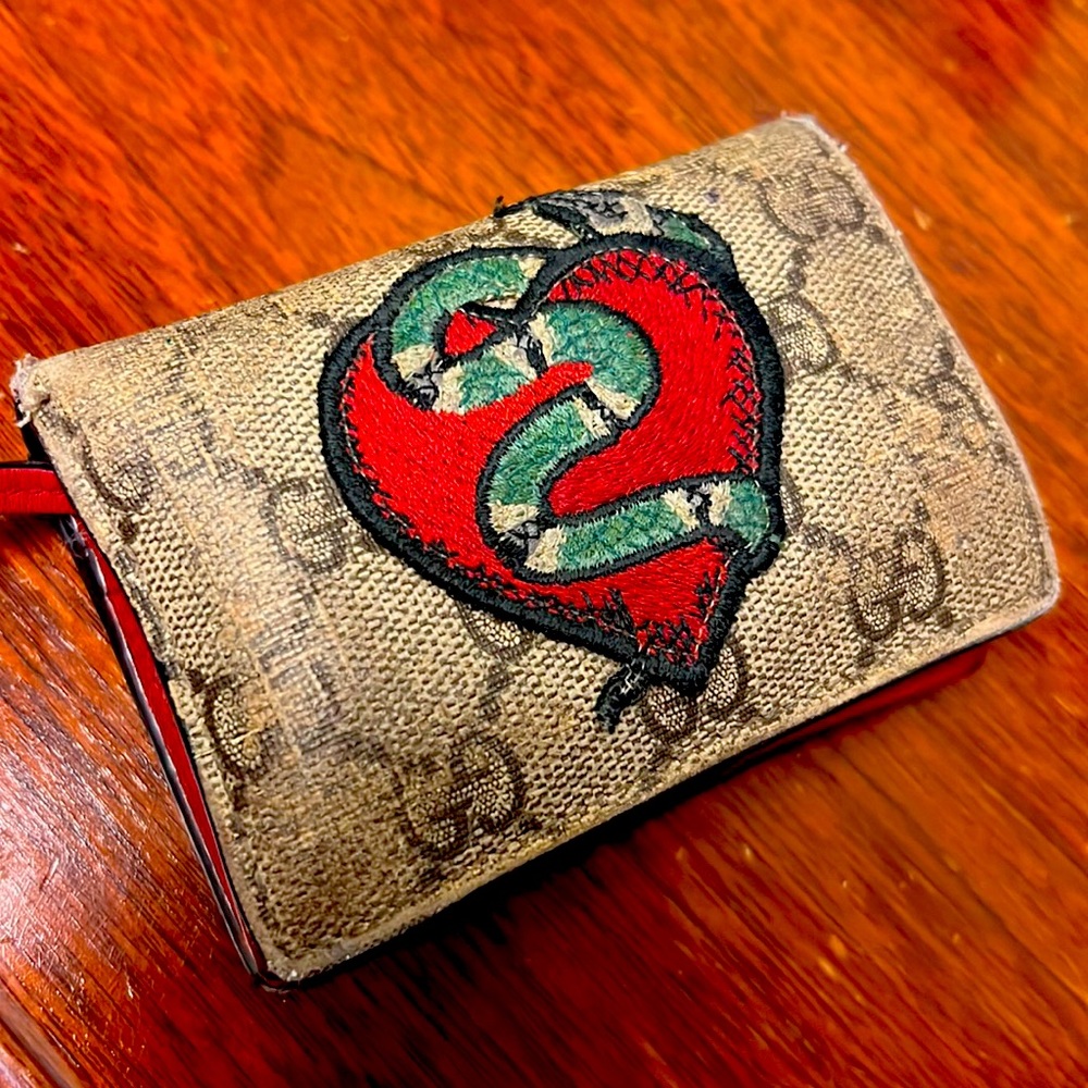 Limited Edition Gucci Wallet: perfect for the fixer upper wanting unique goods